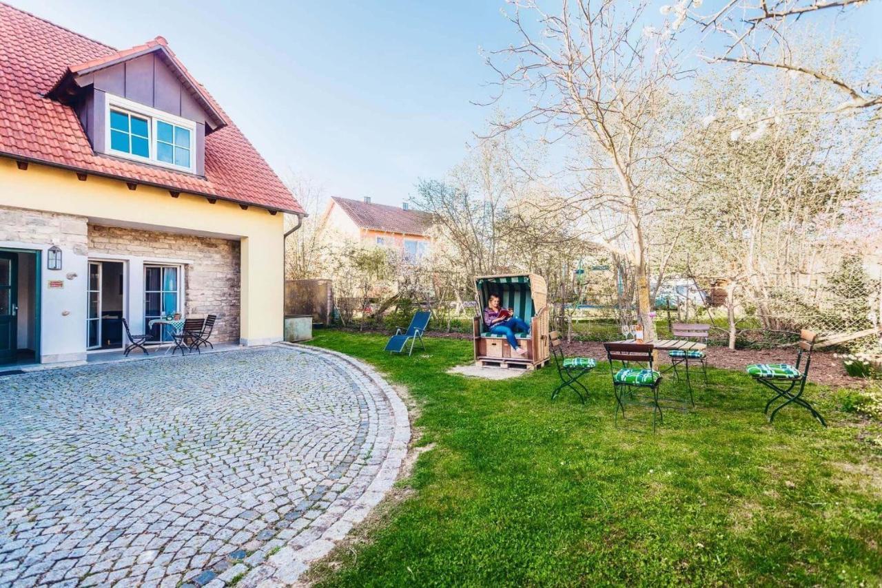 Pension Sankt Urban Sommerach Buitenkant foto